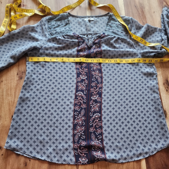 Maurices long sleeve boho tunic with lace and crisscross neckline,size L - Picture 7 of 8